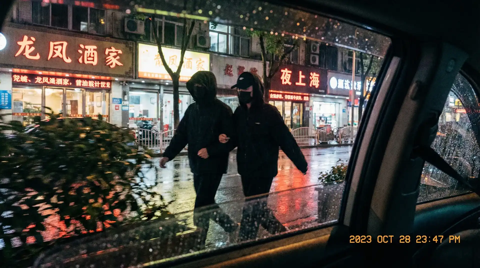91视频 - 顶流明星深夜密会现场抓拍照片